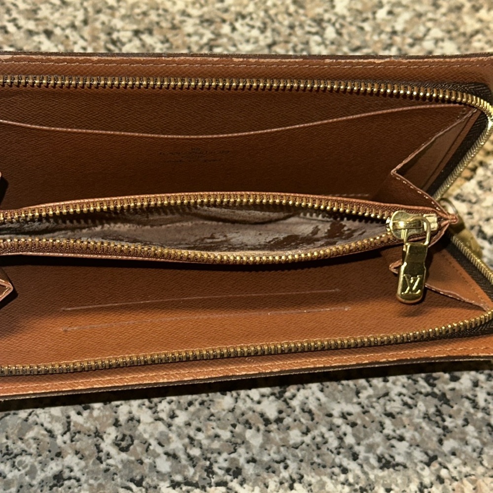 Louis Vuitton Long Zippy Wallet - Picture 10 of 12